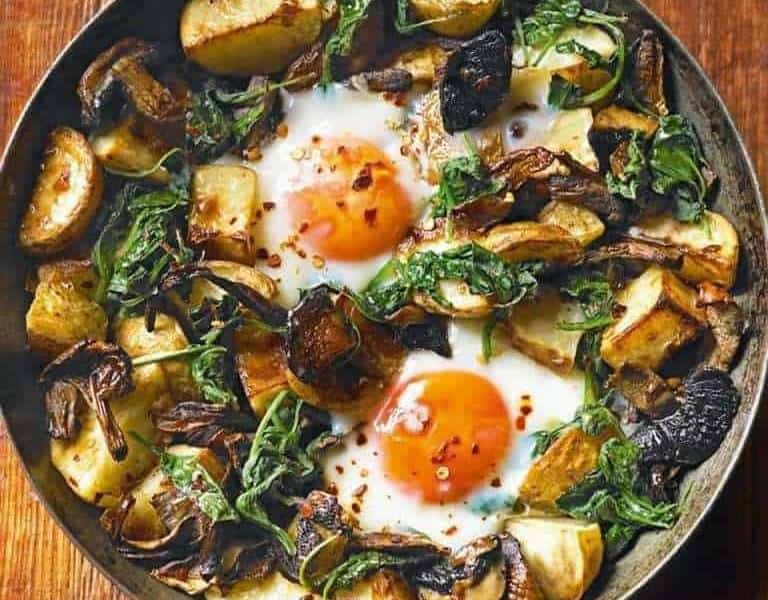 Oyster mushrooms with baked eggs, potatoes, spinach and cheese