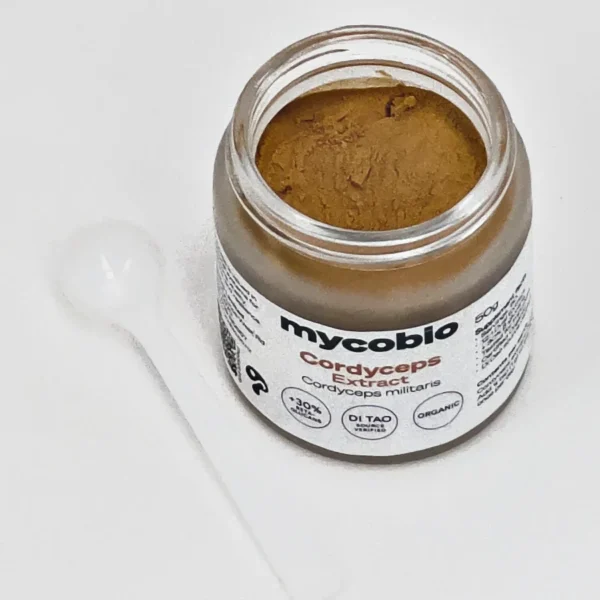 organic cordyceps showing fine powder